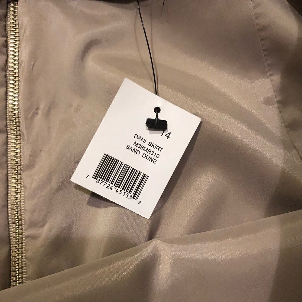 Tahari beige straight skirt   - Picture 2 of 6